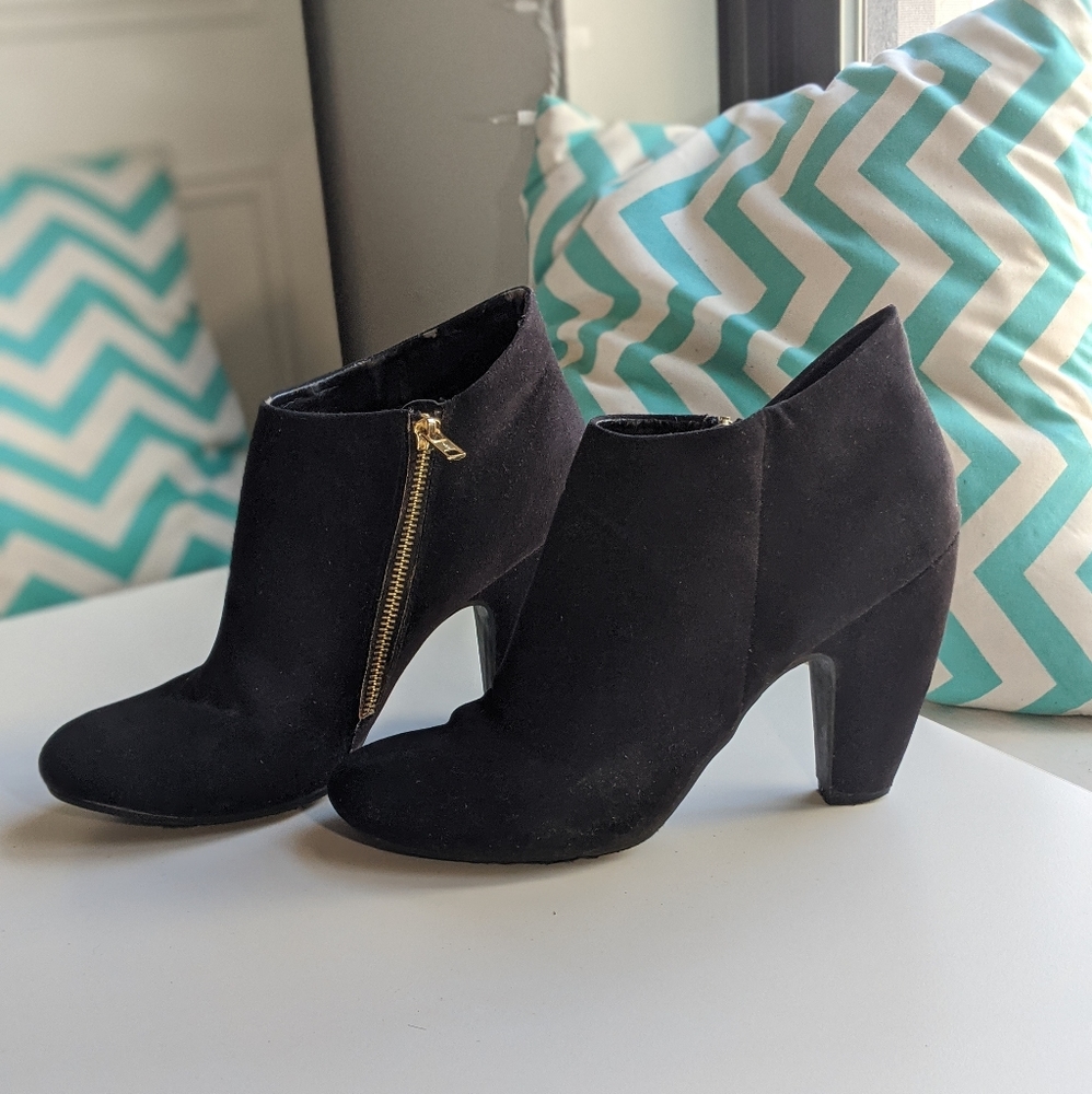 Faux suede booties. Sz 11. Mossimo.